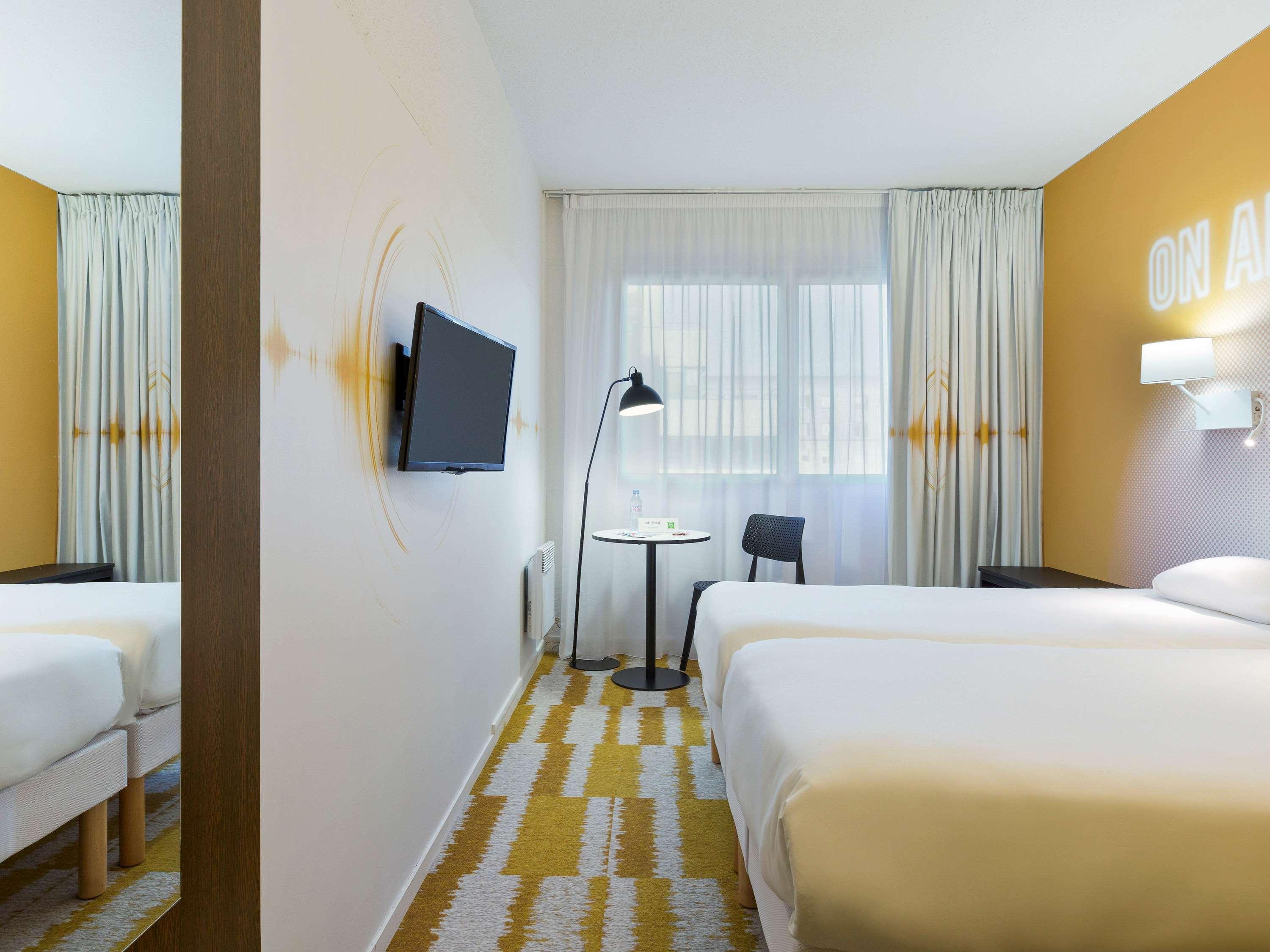 Ibis Styles Massy Opera Hotel Bagian luar foto